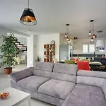 Moderne Mit Privatem Pool, Sonnenterrasse Nur 2 Km Vom * Μεντουλίν