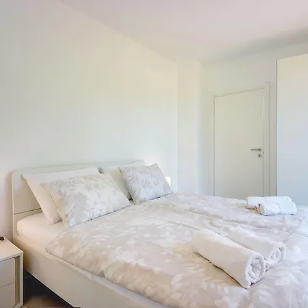 Moderne Mit Privatem Pool, Sonnenterrasse Nur 2 Km Vom