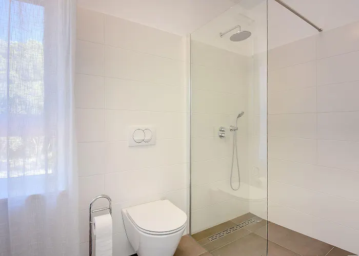 Moderne Mit Privatem Pool, Sonnenterrasse Nur 2 Km Vom 펜션 *