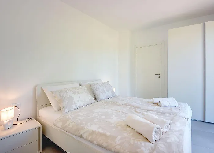 Moderne Mit Privatem Pool, Sonnenterrasse Nur 2 Km Vom