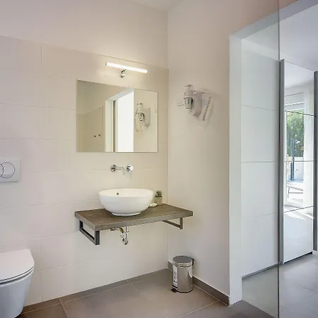Moderne Mit Privatem Pool, Sonnenterrasse Nur 2 Km Vom Vakantiehuis