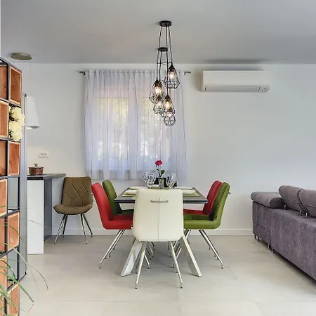Vakantiehuis Moderne Mit Privatem Pool, Sonnenterrasse Nur 2 Km Vom *
