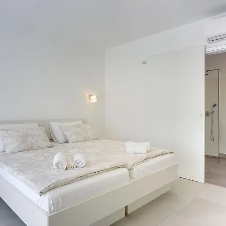 Vakantiehuis Moderne Mit Privatem Pool, Sonnenterrasse Nur 2 Km Vom