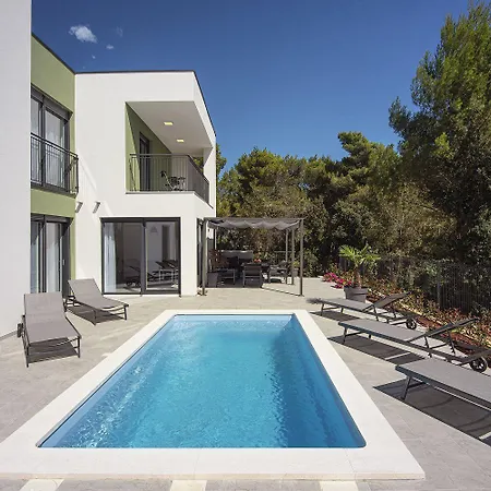 Vakantiehuis Moderne Mit Privatem Pool, Sonnenterrasse Nur 2 Km Vom
