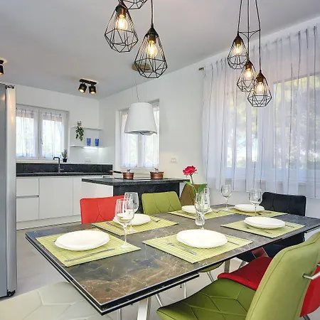 Moderne Mit Privatem Pool, Sonnenterrasse Nur 2 Km Vom Semesterbostad Medulin