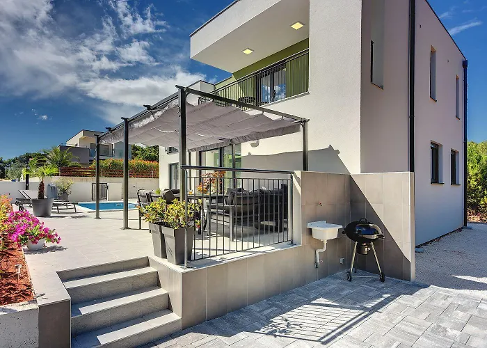 Moderne Mit Privatem Pool, Sonnenterrasse Nur 2 Km Vom *