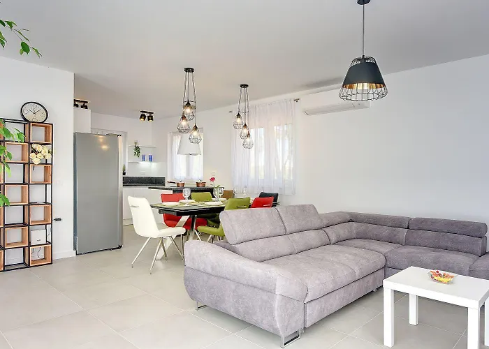 Moderne Mit Privatem Pool, Sonnenterrasse Nur 2 Km Vom