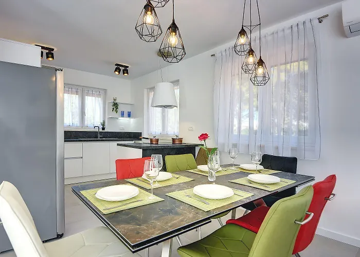 Moderne Mit Privatem Pool, Sonnenterrasse Nur 2 Km Vom Semesterbostad Medulin