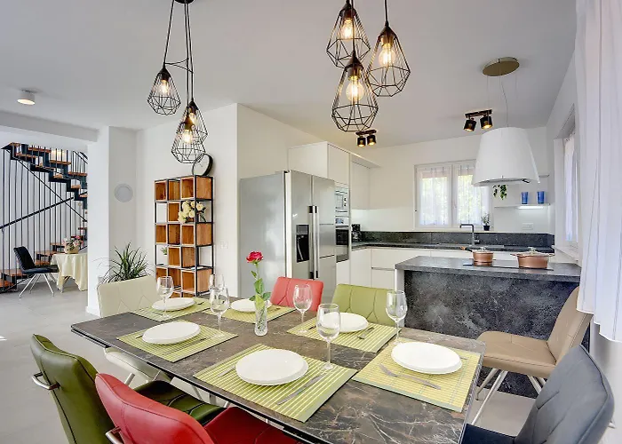 Moderne Mit Privatem Pool, Sonnenterrasse Nur 2 Km Vom Medulin