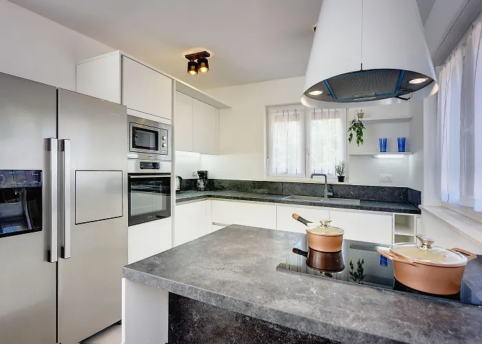 Moderne Mit Privatem Pool, Sonnenterrasse Nur 2 Km Vom