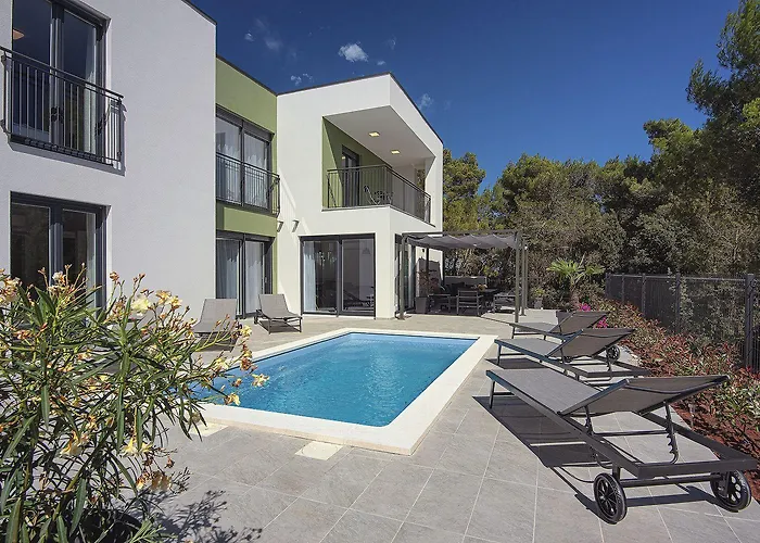 Moderne Mit Privatem Pool, Sonnenterrasse Nur 2 Km Vom